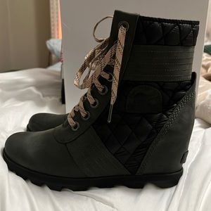 Sorel WOMEN'S JOAN OF ARCTIC™ WEDGE III LEXIE BOOTIE. Size 9.5.